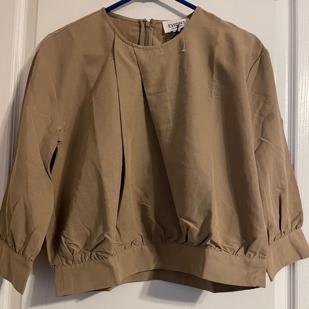 EVIDNT Los Angeles Tan Pleated Front‎ 3/4 Sleeve Blouse NWT Small ED1183